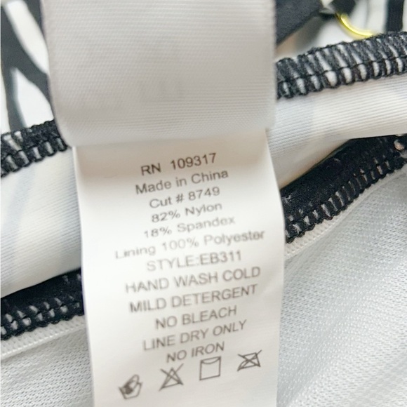 Emerald Bay Black & White Stripe One Piece Swimsuit Size 14 NWT - Picture 6 of 10